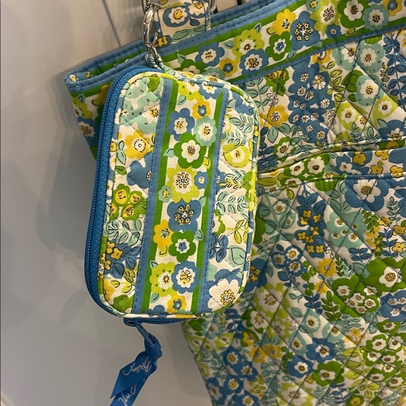 Vera Bradley Blue, Green & Yellow Quilted Floral Tote with Zip Pouch. EUC - Picture 3 of 4